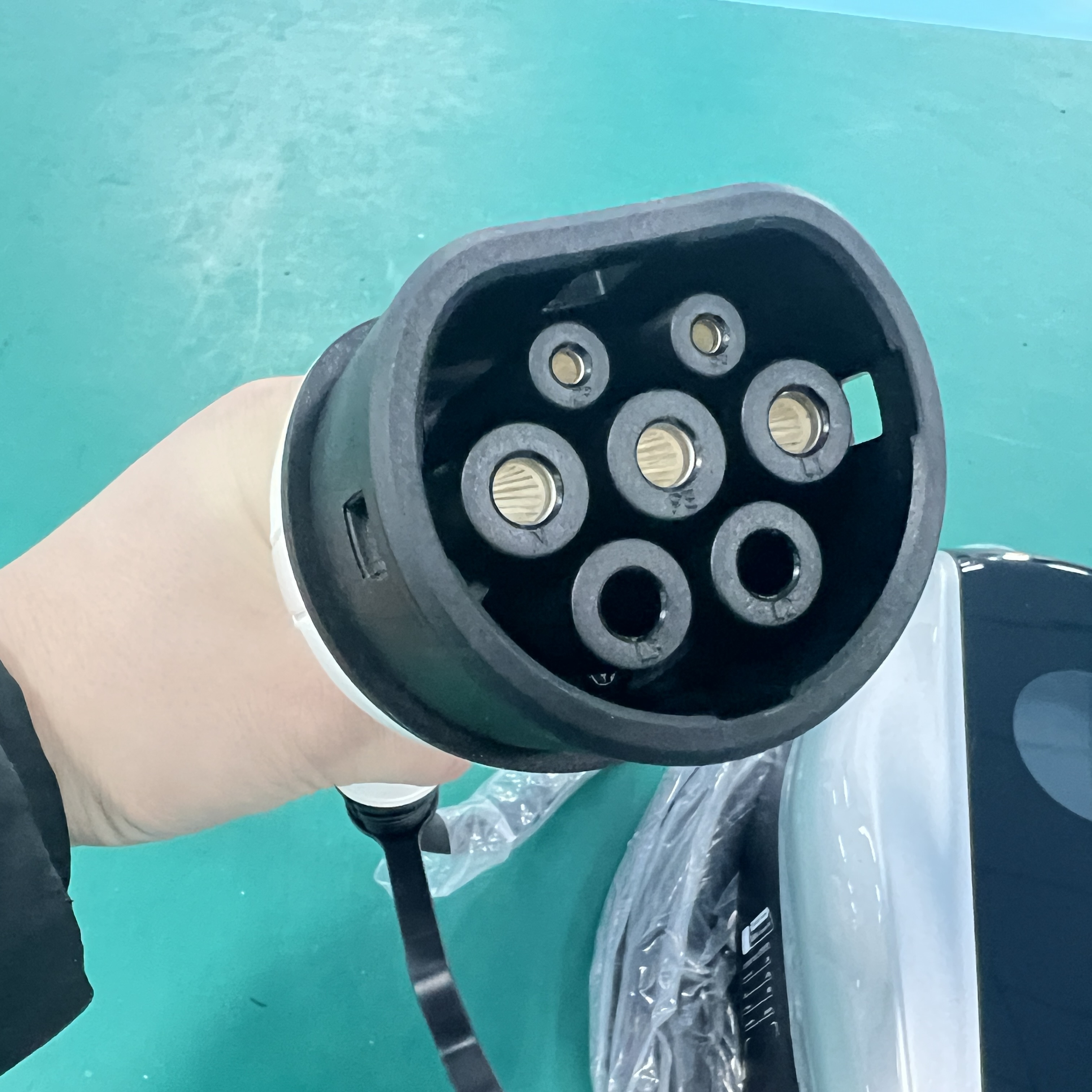 Portable Electric Vehicle Charger 32A 7KW Ev Charging Station with Screen And Bluetooth