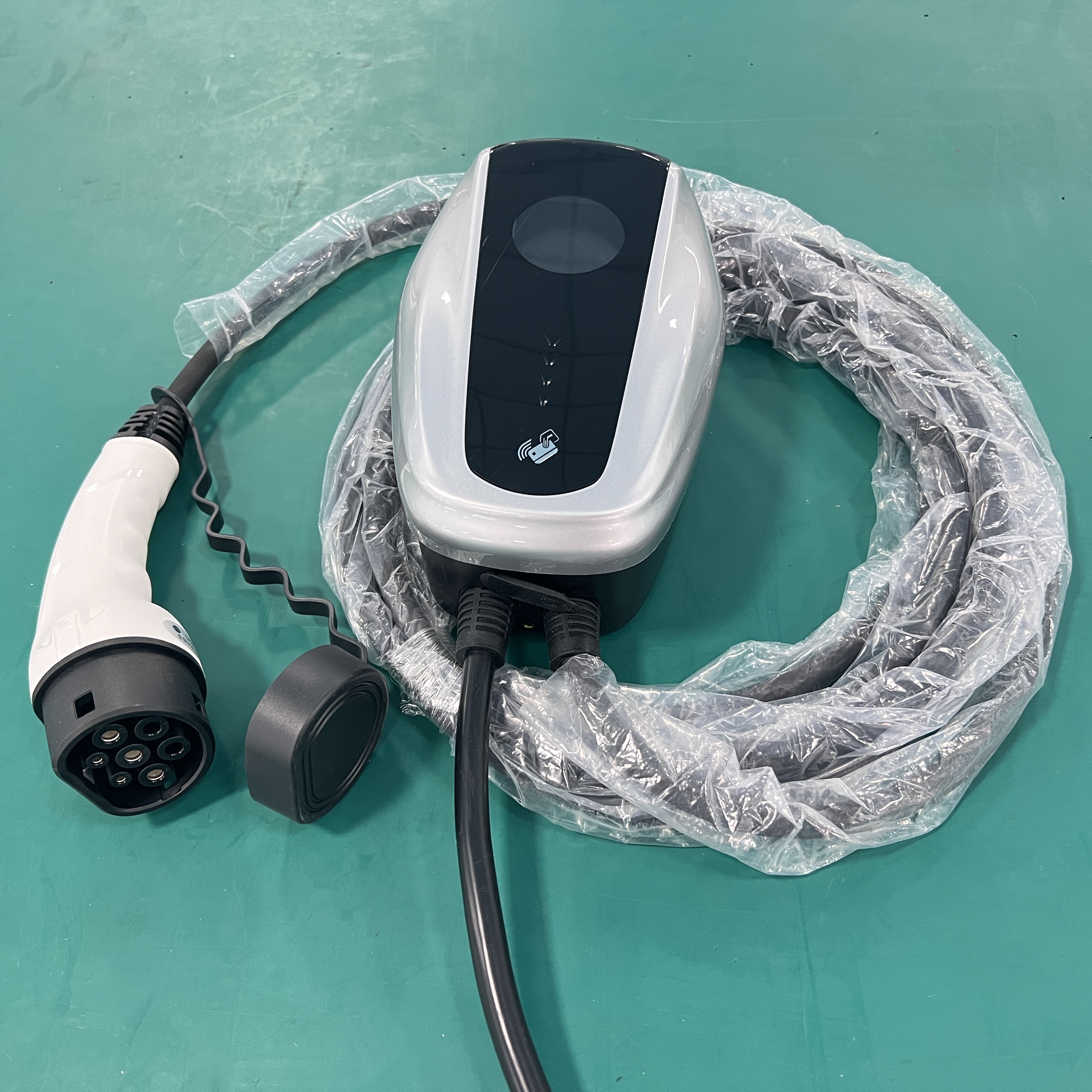 Portable Electric Vehicle Charger 32A 7KW Ev Charging Station with Screen And Bluetooth